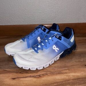 On Cloud Running Cloudflow 3 Blue Marina White Running Shoes - womens size 9
